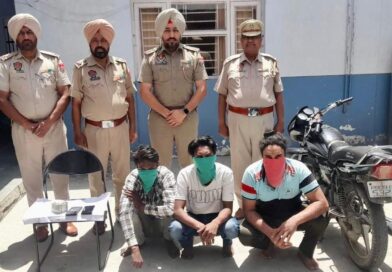 लूट गिरोह के तीन आरोपी गिरफ्तार और 22,750 ₹ और एक मोबाइल बरामद