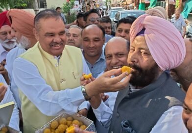 ਬਰਨਾਲਾ ਵਿਖੇ ਭਾਜਪਾ ਨੇ ਲੱਡੂ ਵੰਡ ਕੇ ਜਿੱਤ ਦਾ ਜਸ਼ਨ ਮਨਾਇਆ  ਬੰਗਾਲ ਤੋਂ ਬਾਅਦ ਹੁਣ ਪੰਜਾਬ ਦੀ ਵਾਰੀ : ਕੇਵਲ ਸਿੰਘ ਢਿੱਲੋਂ