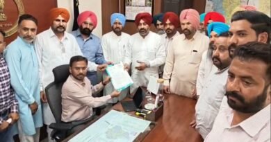 ਵਿਰੋਧੀ ਧਿਰ ਕਾਂਗਰਸ ਵੱਲੋਂ ਮੁੱਖ ਮੰਤਰੀ ਦੇ ਵਿਹਾਰ ਅਤੇ ਸਰਕਾਰ ਦੀ ਕਾਰਗੁਜ਼ਾਰੀ ਖ਼ਿਲਾਫ਼ ਗਵਰਨਰ ਦੇ ਨਾਮ ਮੰਗ ਪੱਤਰ
