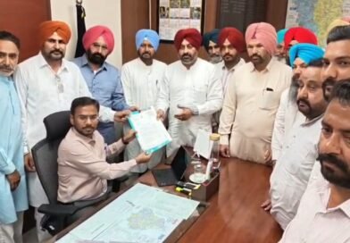 ਵਿਰੋਧੀ ਧਿਰ ਕਾਂਗਰਸ ਵੱਲੋਂ ਮੁੱਖ ਮੰਤਰੀ ਦੇ ਵਿਹਾਰ ਅਤੇ ਸਰਕਾਰ ਦੀ ਕਾਰਗੁਜ਼ਾਰੀ ਖ਼ਿਲਾਫ਼ ਗਵਰਨਰ ਦੇ ਨਾਮ ਮੰਗ ਪੱਤਰ
