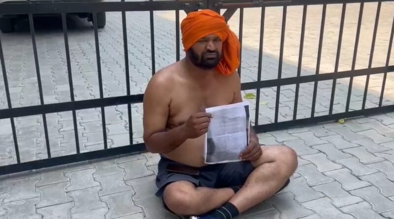 ਈਸਾਈ ਭਾਈਚਾਰੇ ਦੇ ਕਬਰਸਤਾਨ ਦੀ ਮਾੜੀ ਹਾਲਤ ਖ਼ਿਲਾਫ਼ ਗੁਰਬਾਜ ਸਿੰਘ ਵੱਲੋਂ ਭੁੱਖ ਹੜਤਾਲ ਸ਼ੁਰੂ