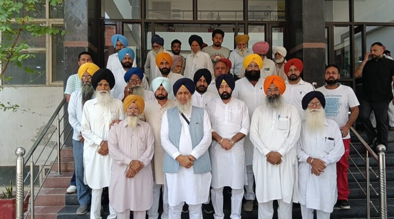 ਸ਼੍ਰੋਮਣੀ ਅਕਾਲੀ ਦਲ ਪੁਨਰ ਸੁਰਜੀਤ ਵੱਲੋਂ ਗਵਰਨਰ ਦੇ ਨਾਮ ਡੀਸੀ ਬਰਨਾਲਾ ਨੂੰ ਮੰਗ ਪੱਤਰ ਸੌਂਪਿਆ